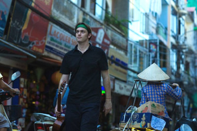 Chàng trai người Anh trở về Hà Nội hát 'Diễm xưa'